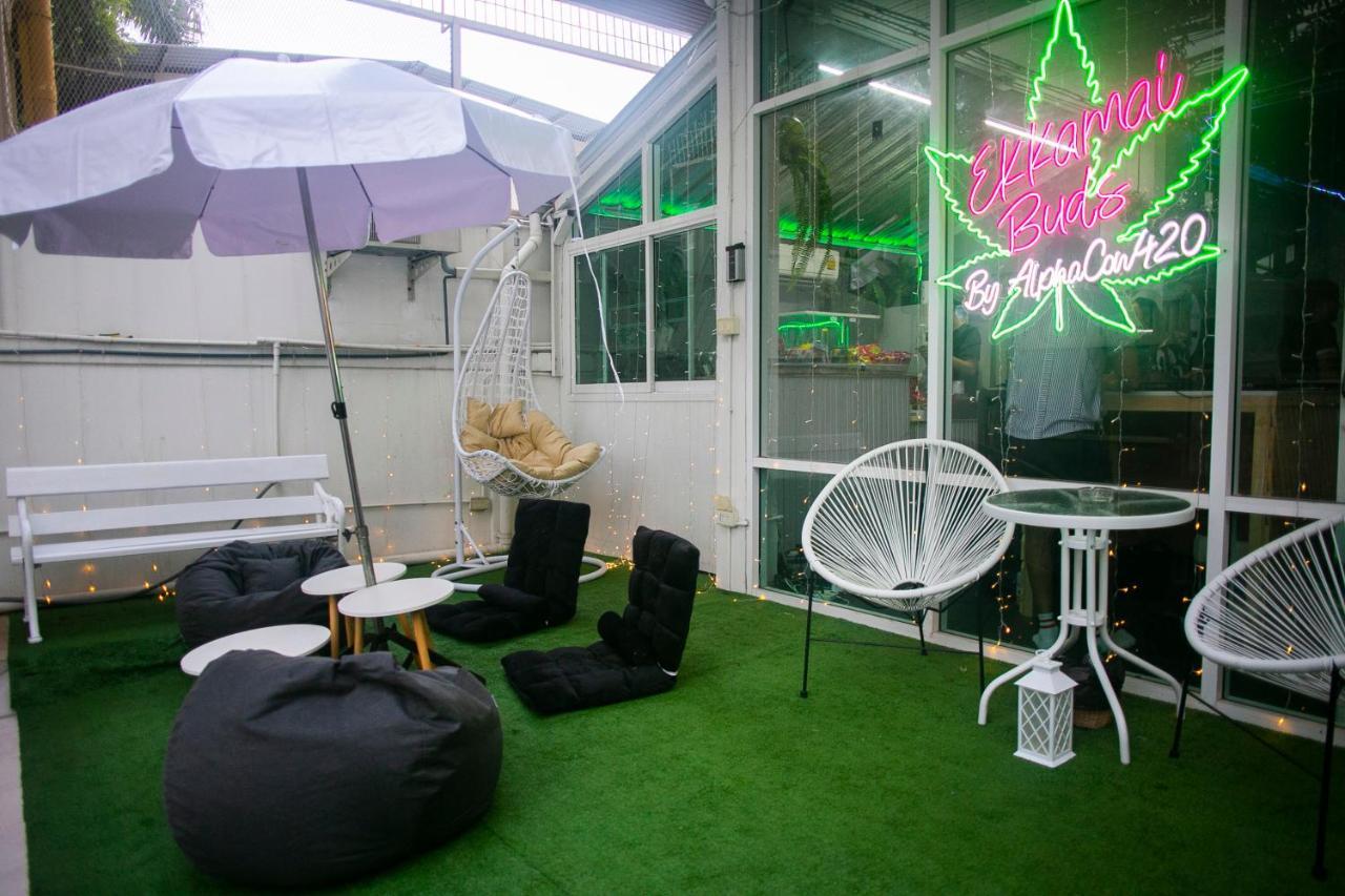 420 Hostel - Ekkamai Buds & Beds Bangkok Bagian luar foto