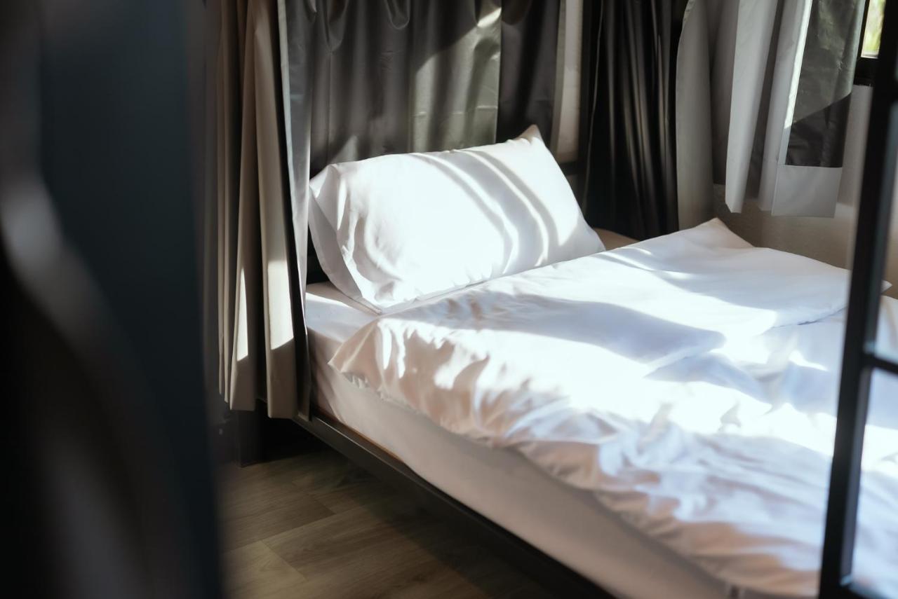 420 Hostel - Ekkamai Buds & Beds Bangkok Bagian luar foto