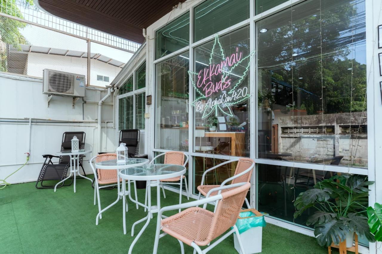 420 Hostel - Ekkamai Buds & Beds Bangkok Bagian luar foto