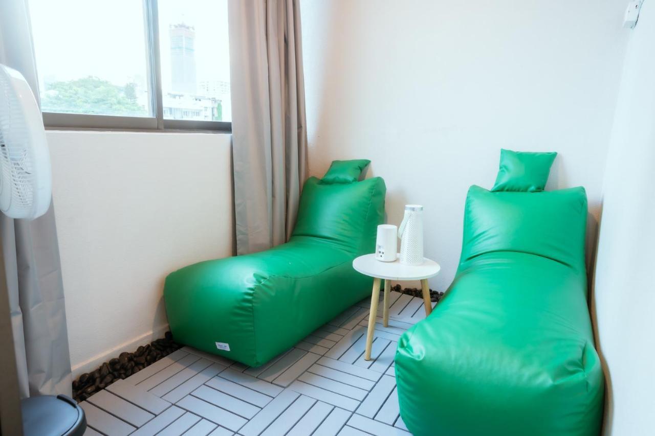 420 Hostel - Ekkamai Buds & Beds Bangkok Bagian luar foto