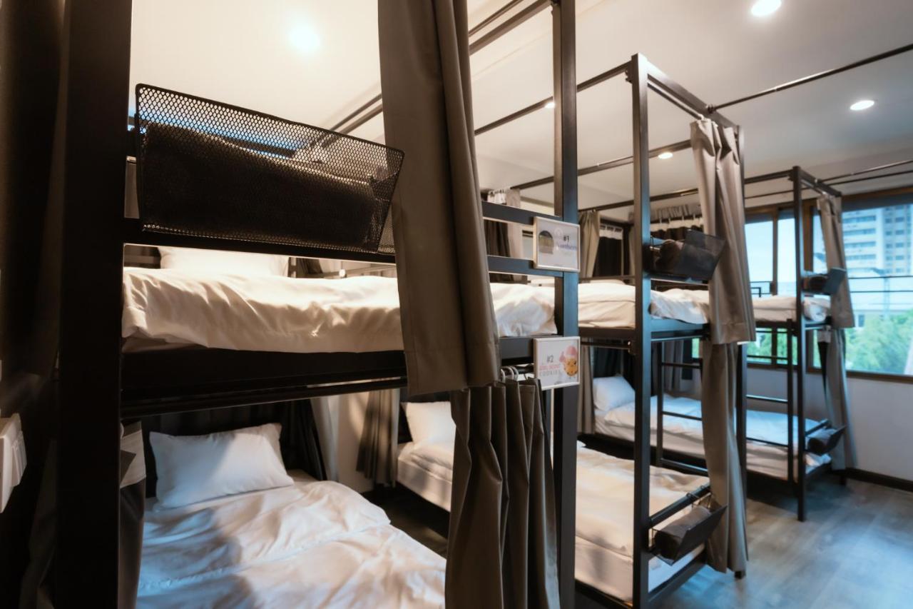 420 Hostel - Ekkamai Buds & Beds Bangkok Bagian luar foto