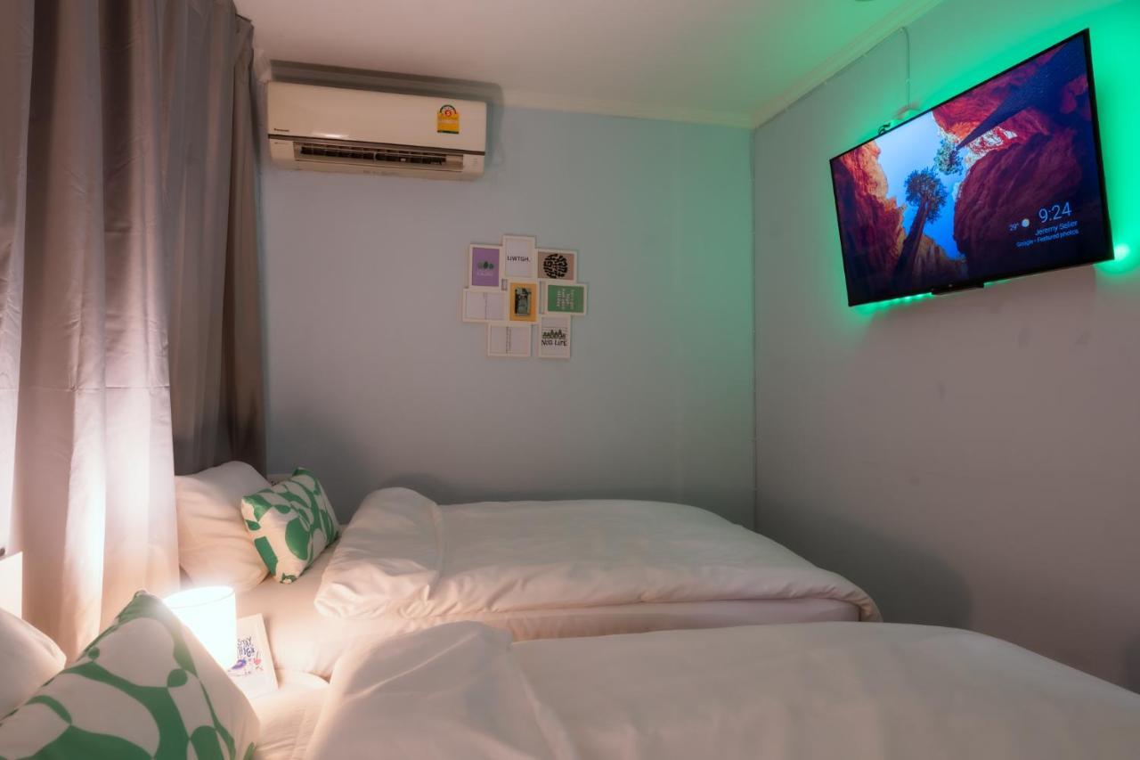 420 Hostel - Ekkamai Buds & Beds Bangkok Bagian luar foto