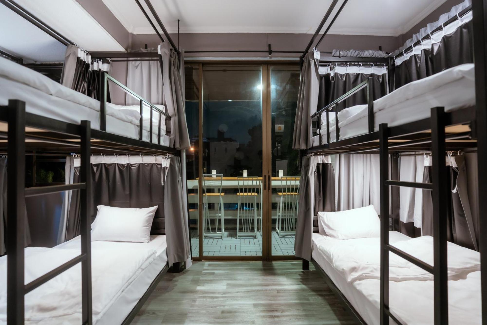420 Hostel - Ekkamai Buds & Beds Bangkok Bagian luar foto