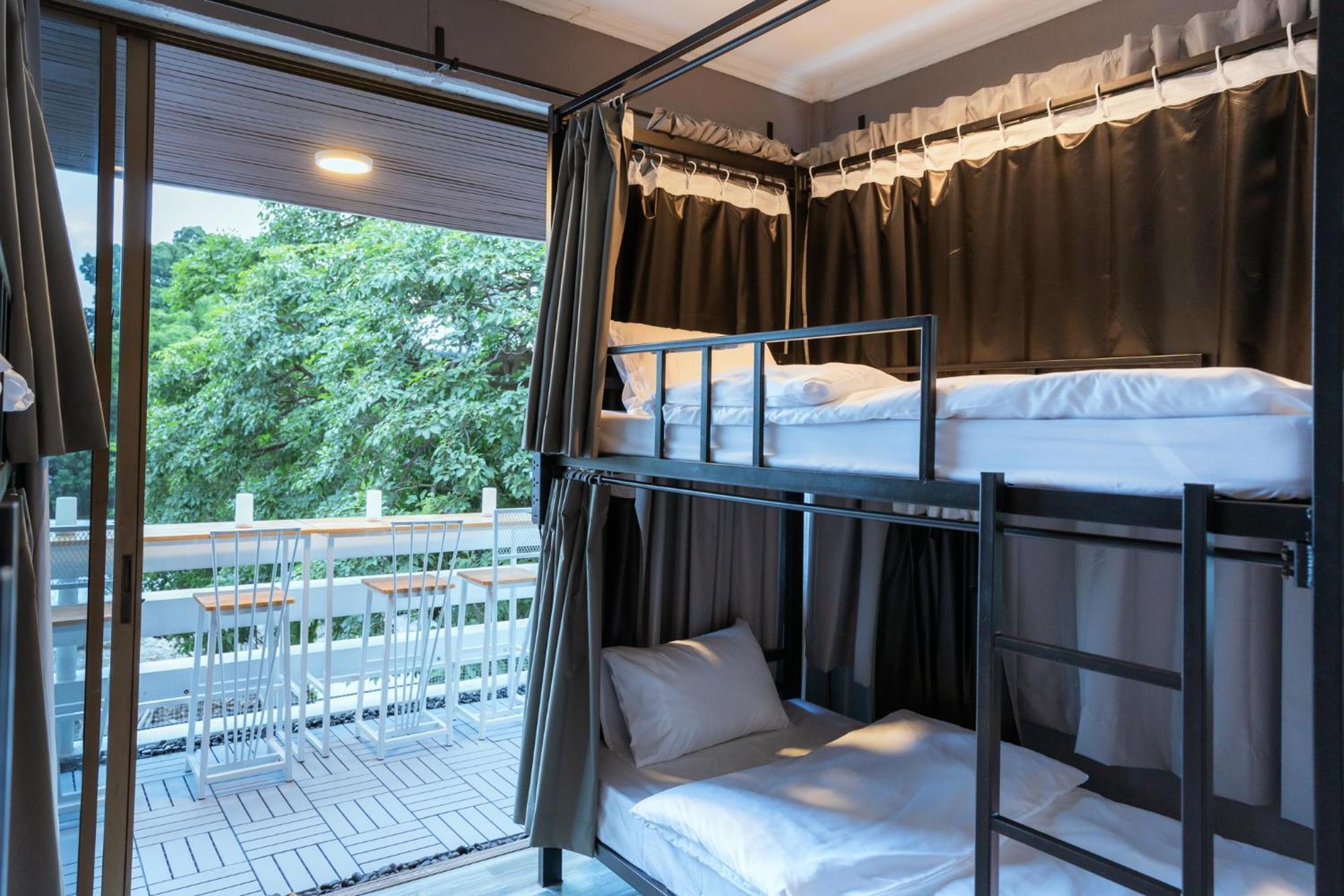 420 Hostel - Ekkamai Buds & Beds Bangkok Bagian luar foto