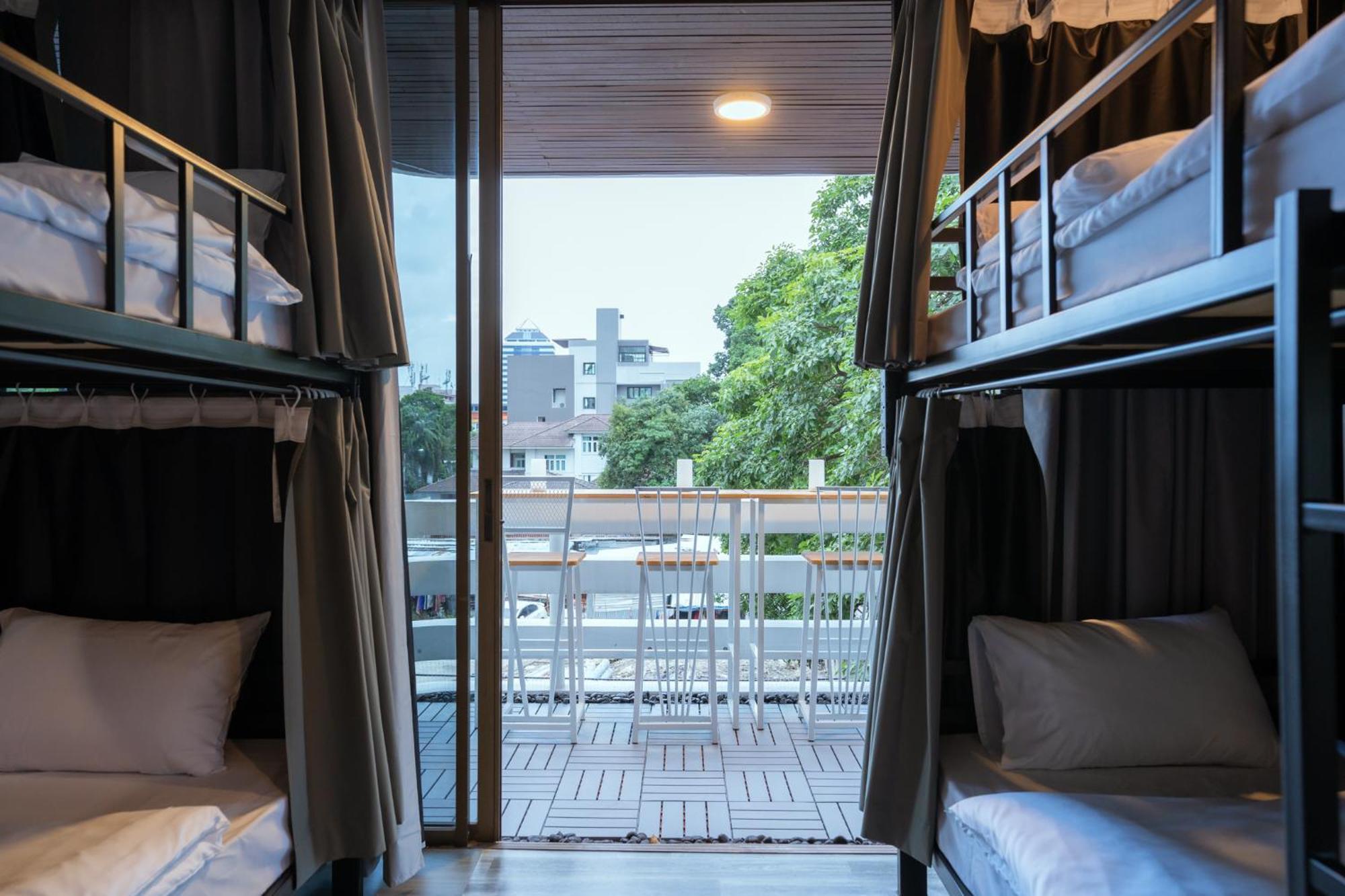 420 Hostel - Ekkamai Buds & Beds Bangkok Bagian luar foto