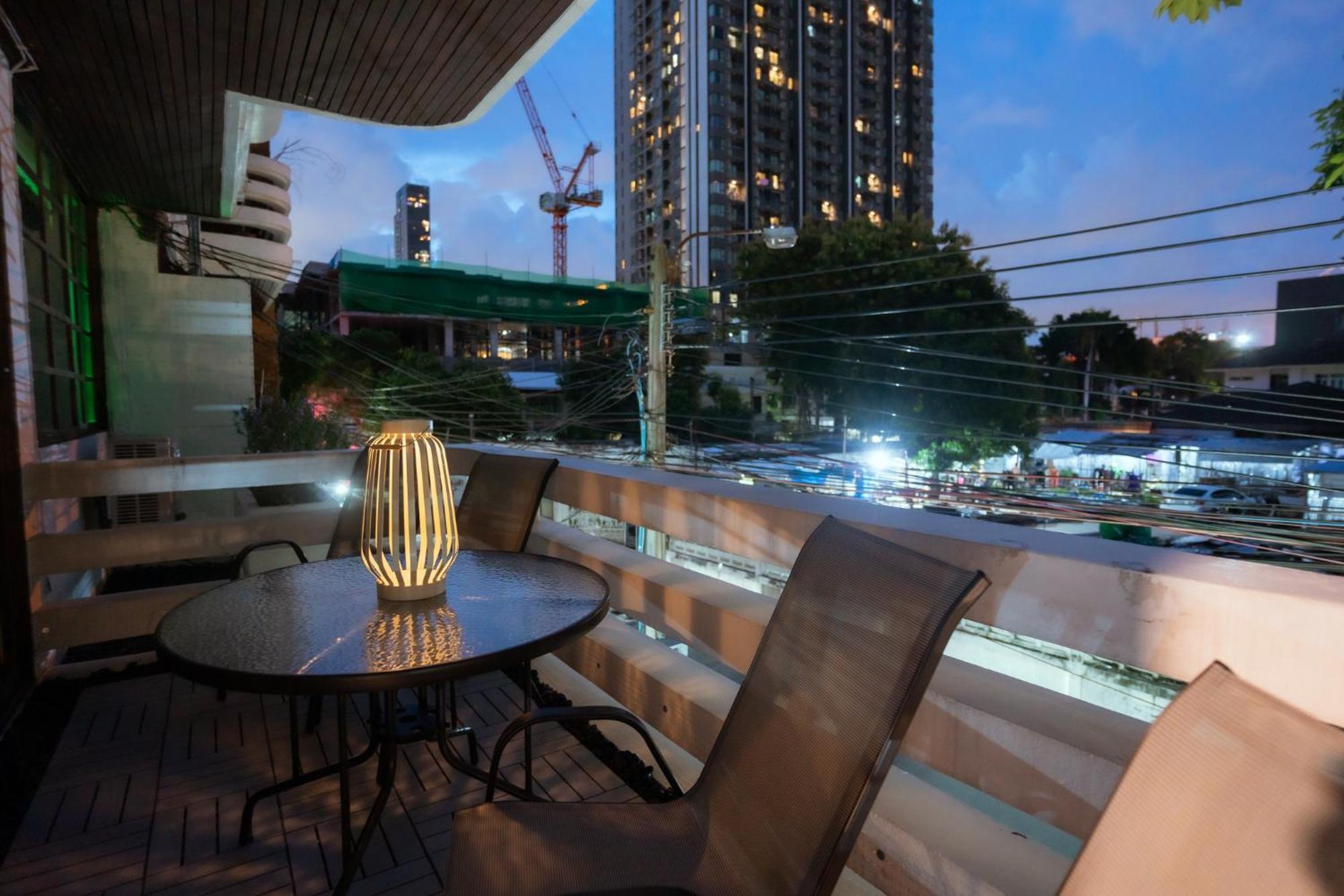 420 Hostel - Ekkamai Buds & Beds Bangkok Bagian luar foto