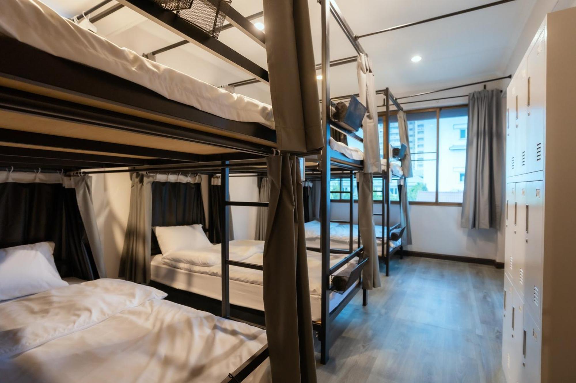 420 Hostel - Ekkamai Buds & Beds Bangkok Bagian luar foto