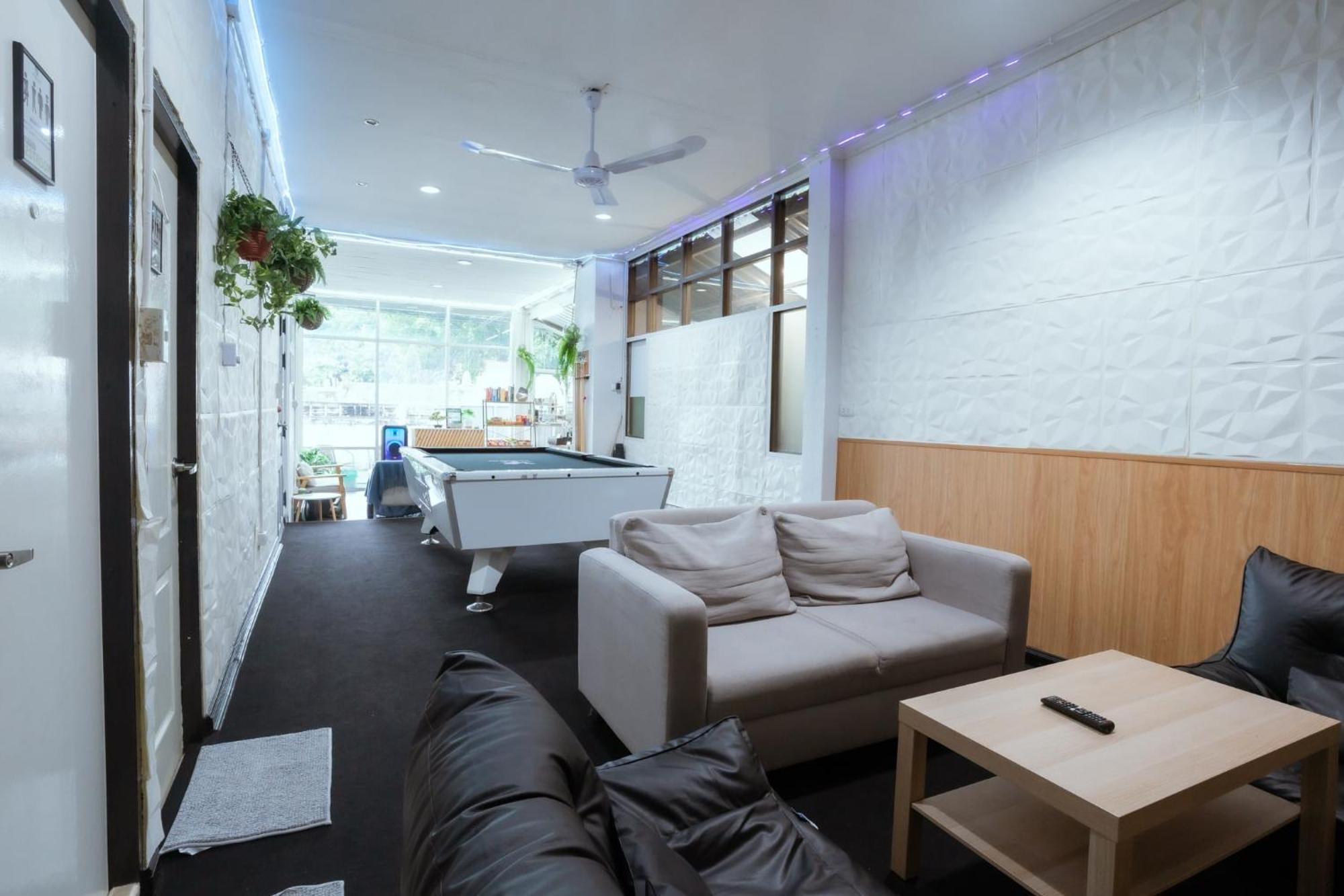 420 Hostel - Ekkamai Buds & Beds Bangkok Bagian luar foto