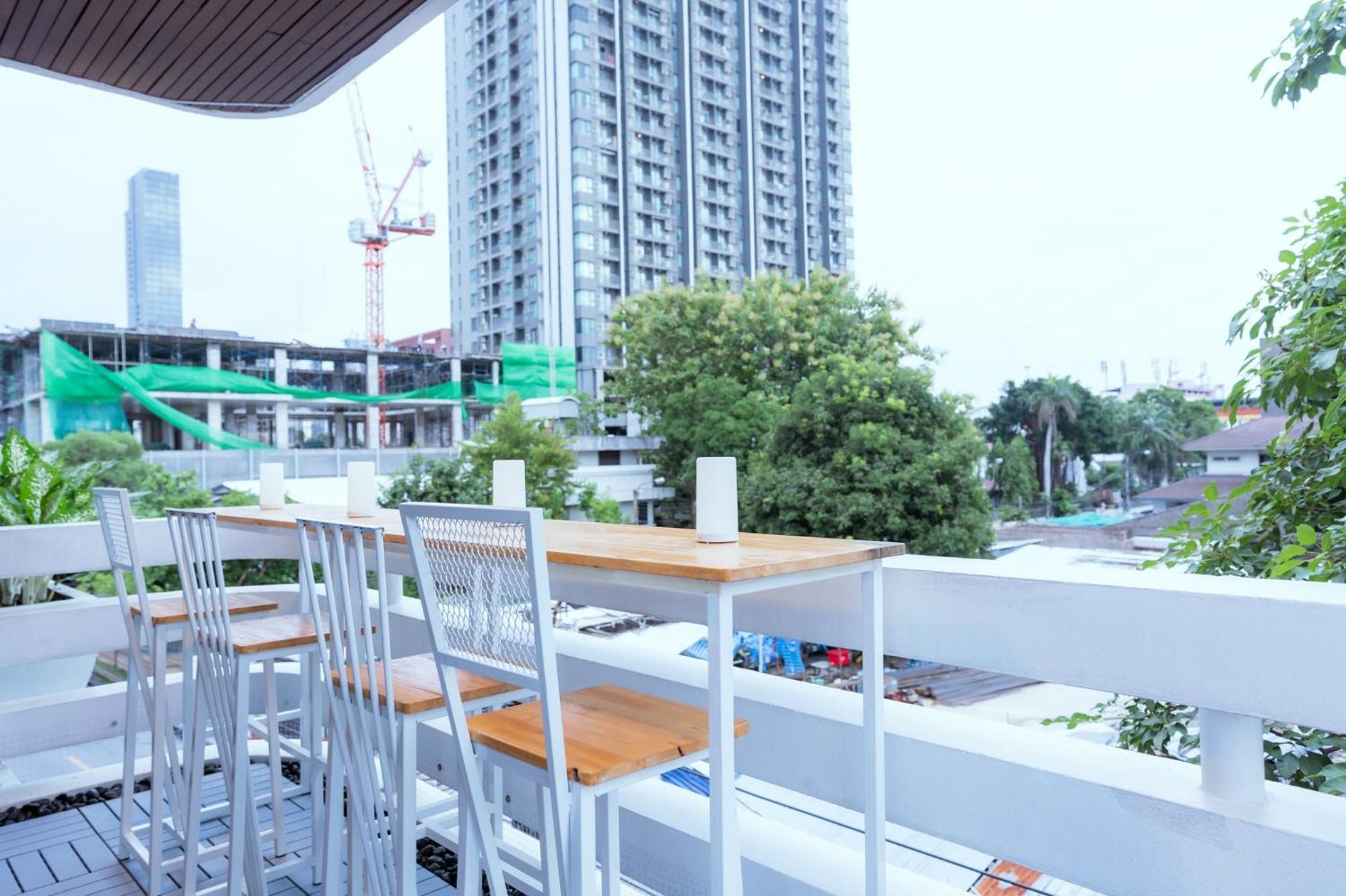 420 Hostel - Ekkamai Buds & Beds Bangkok Bagian luar foto