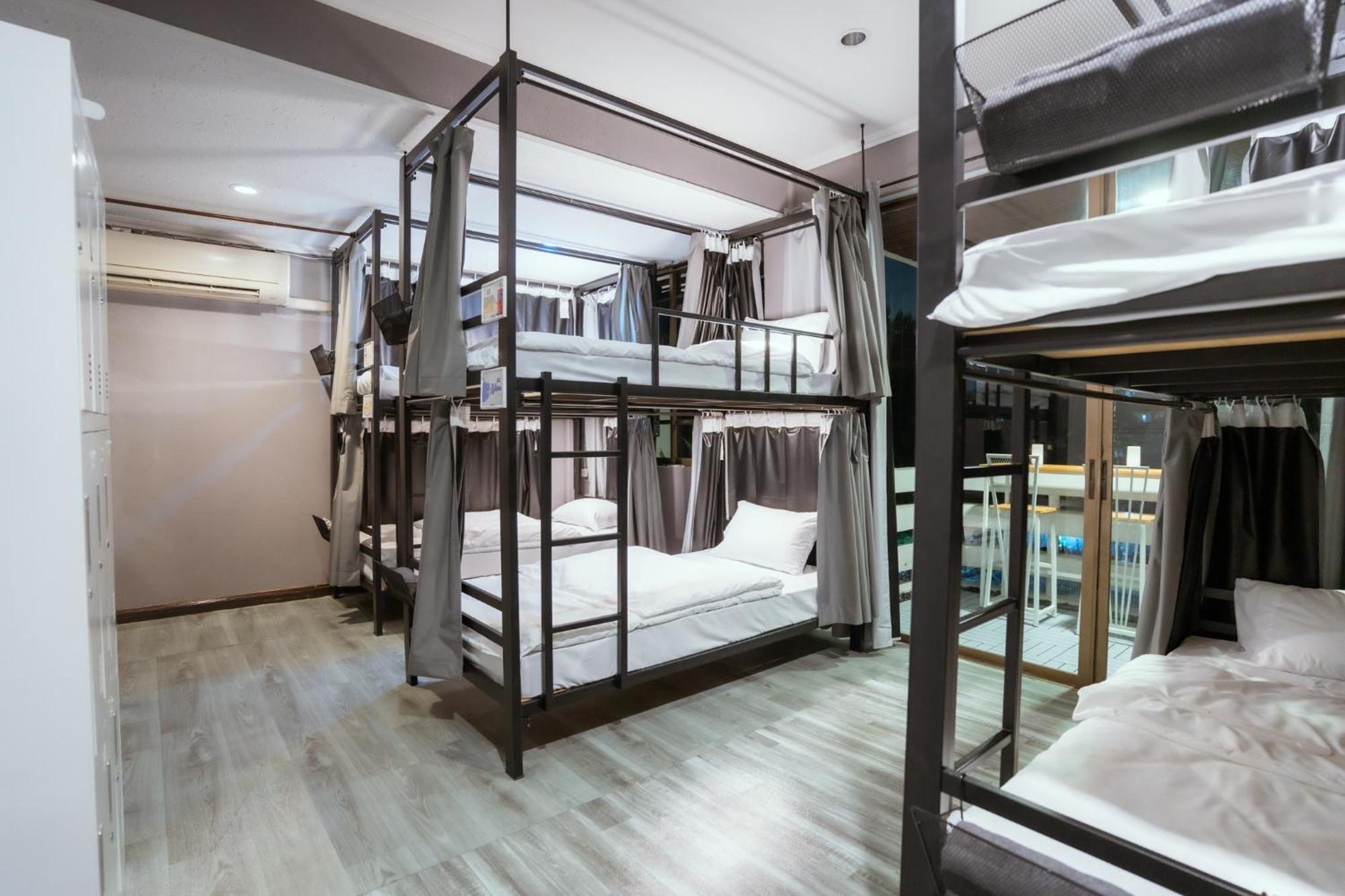 420 Hostel - Ekkamai Buds & Beds Bangkok Bagian luar foto
