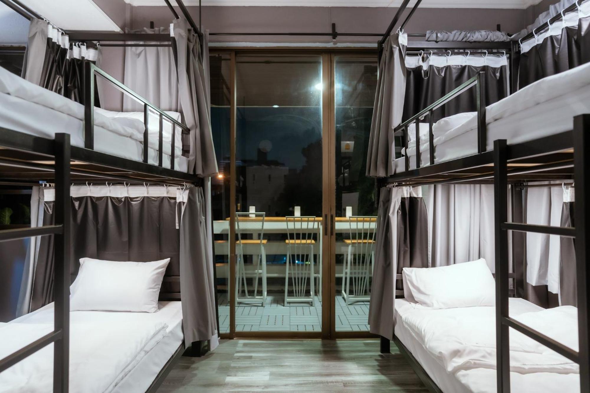 420 Hostel - Ekkamai Buds & Beds Bangkok Bagian luar foto