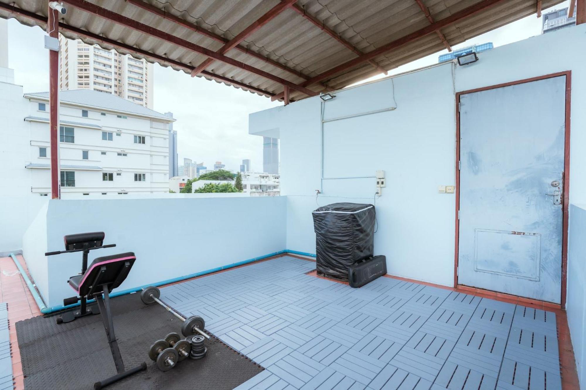 420 Hostel - Ekkamai Buds & Beds Bangkok Bagian luar foto